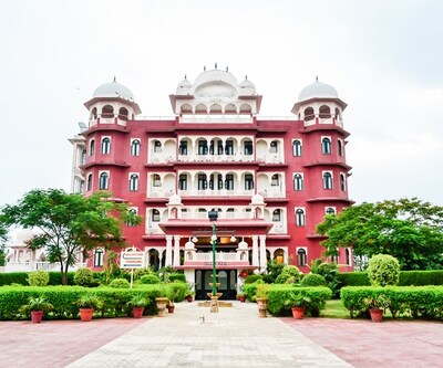 1589 Royal Heritage Hotel